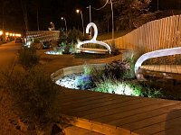 Арт-объекты в форме вешалок