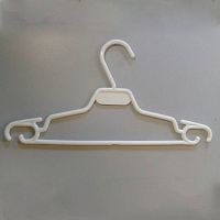 Вешалка пластиковая В-104