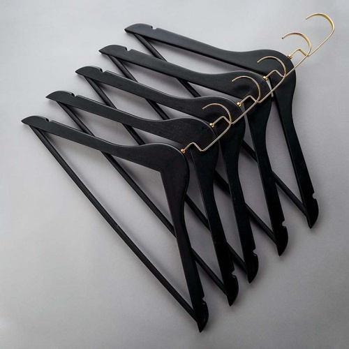 Плечики из дерева с перекладиной C30N/1-К(черн/зол) фото 4 Плечики из дерева с перекладиной C30N/1-К(черн/зол) фото 4