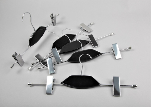 Вешалка с зажимами для одежды SHL030(черн) фото 3 Вешалка с зажимами для одежды SHL030(черн) фото 3